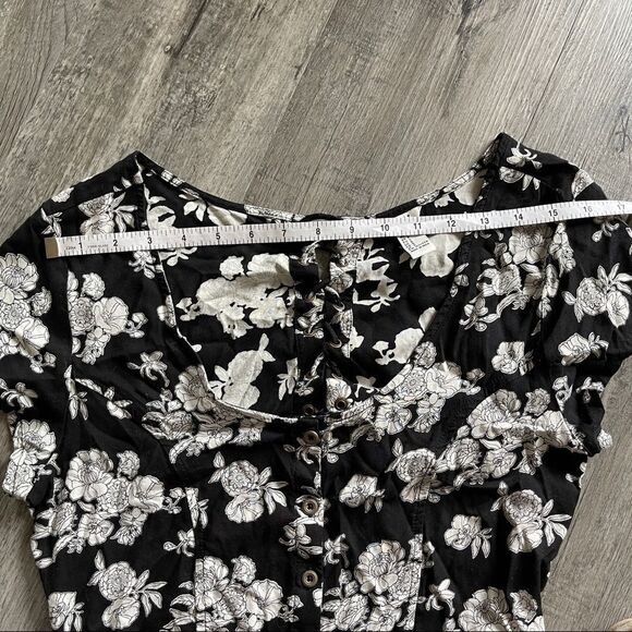 Floral Romper With Lace Up Back - Picture 6 of 13